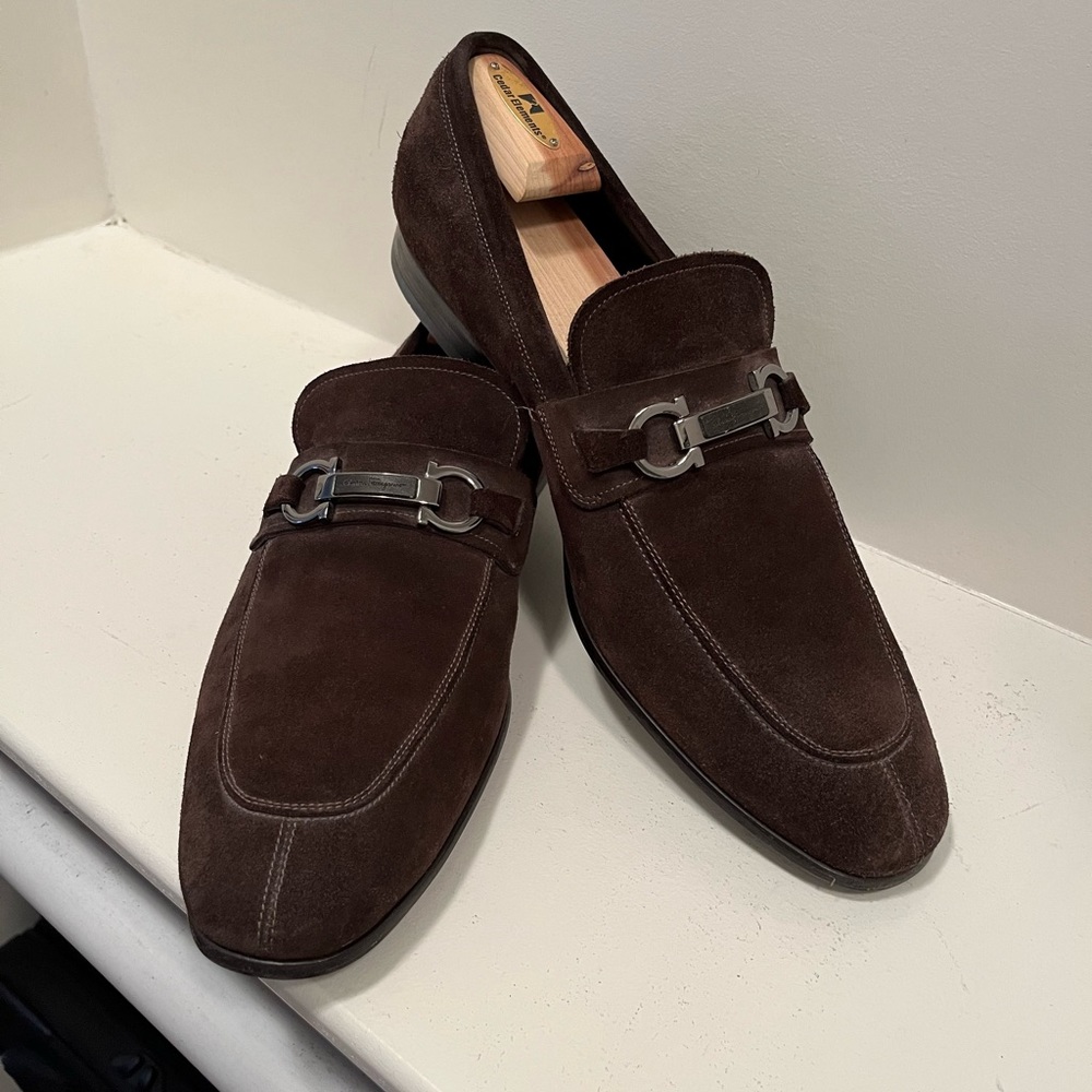 Ferragamo Mens suede loafers